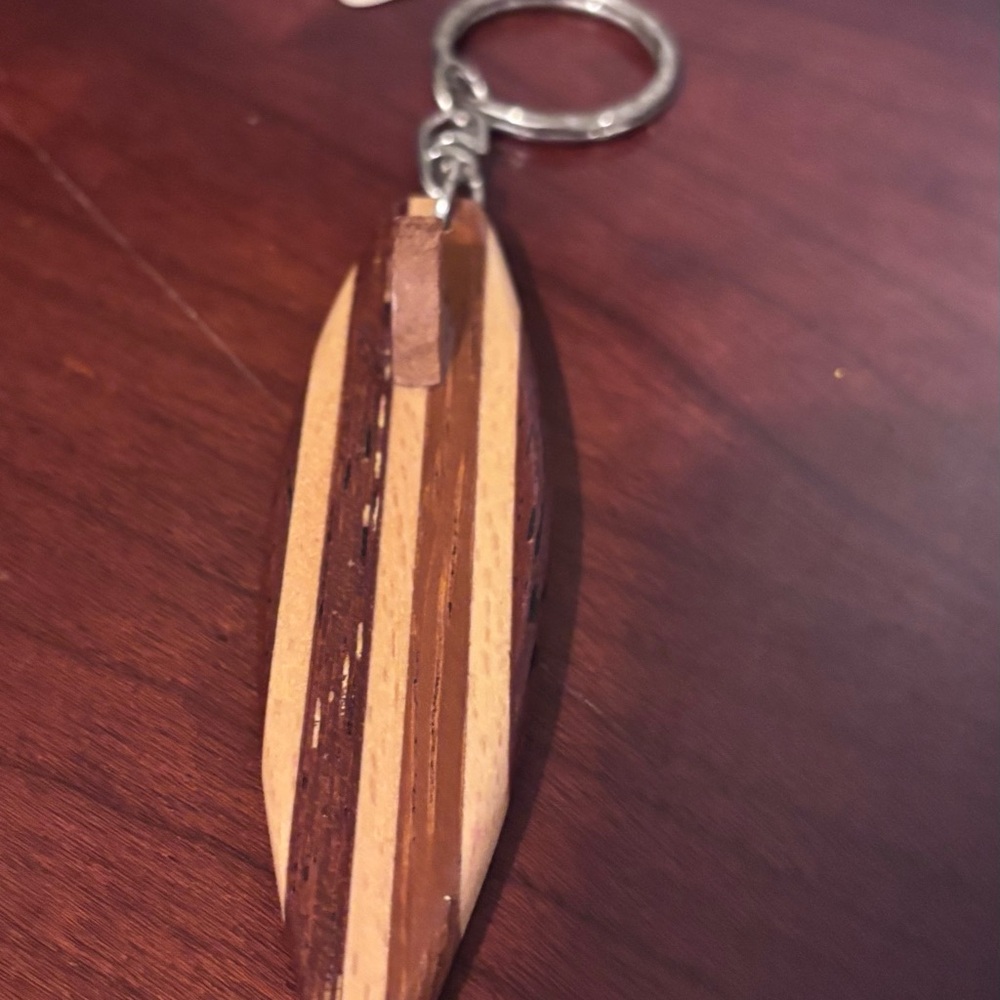 NWT Surfer 🏄 Cool Ron Jon Surf Shop Wooden Surfboard Keychain - Picture 2 of 4